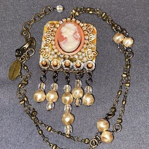 3/$30 Vintage Belladonna Cameo Necklace